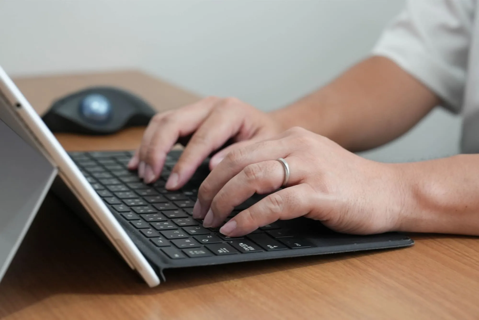 光とものづくりで未来を共創する営業職